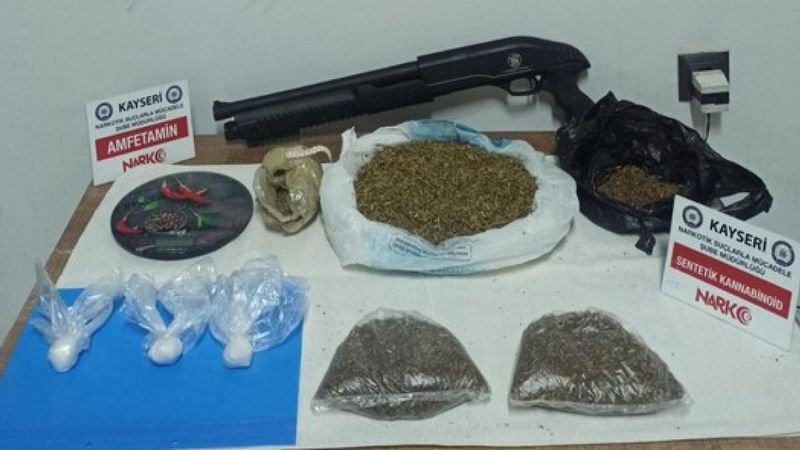 Kayseri'de anne ve kızı, uyuşturucu sattıkları iddiasıyla yakalandı