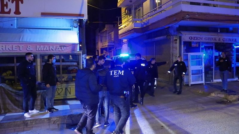 Adana’da kavgaya müdahale eden polis bıçaklandı