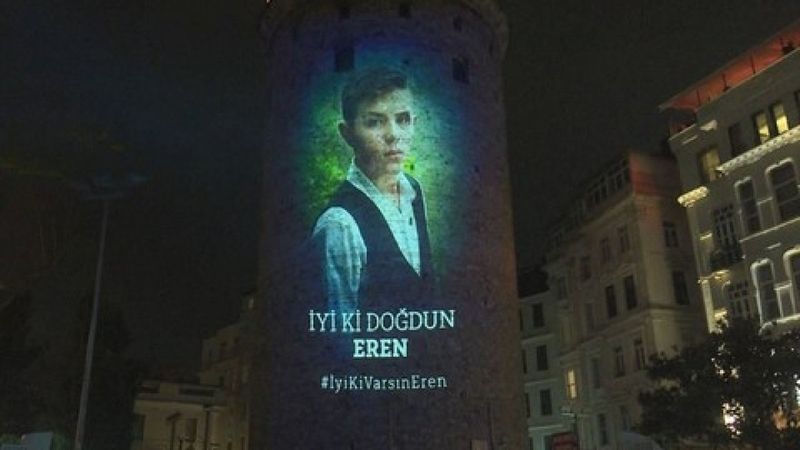 Galata Kulesi'nde şehit Eren Bülbül'ün doğum gününe özel video gösterisi