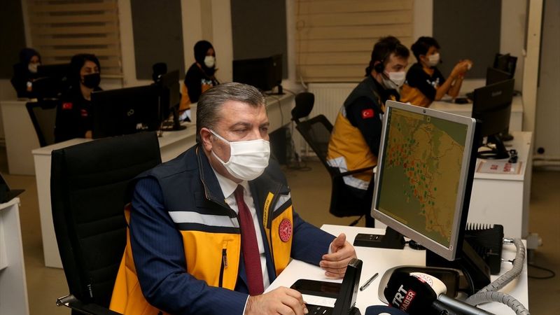 Bakan Koca İstanbul'dan sağlık çalışanlarına seslendi