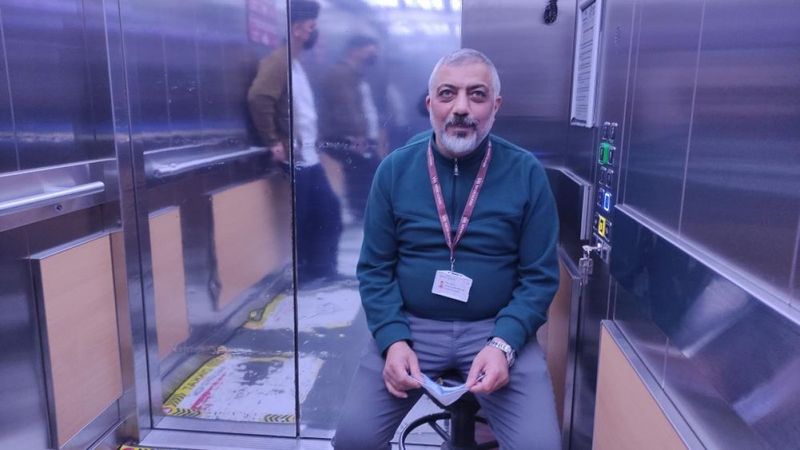 Bursa'da 16 yıldır 9 saat asansörde çalışıyor