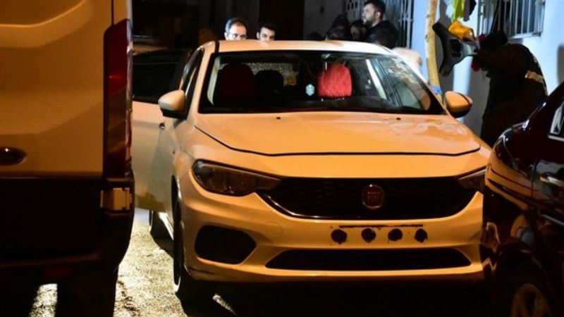 İzmir'de otomobil içinde ceset bulundu
