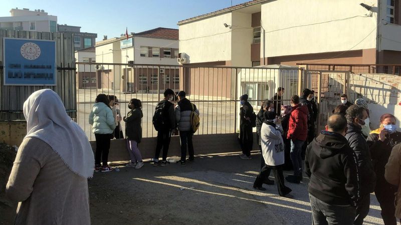 İzmir'deki okulda taciz gerginliği