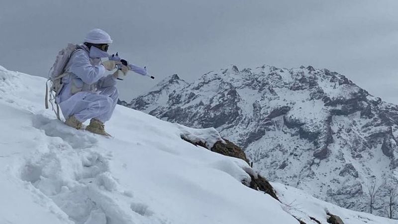 Hakkari'de operasyon: Mühimmatlara el konuldu
