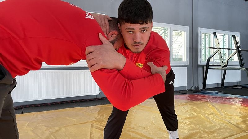 İşitme engelli milli güreşçi Ahmet Erfidan, olimpiyatları hedefledi