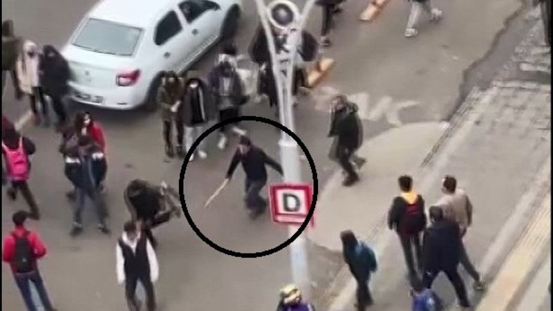 Diyarbakır'da liselilerin kavgasına esnaf müdahale etti