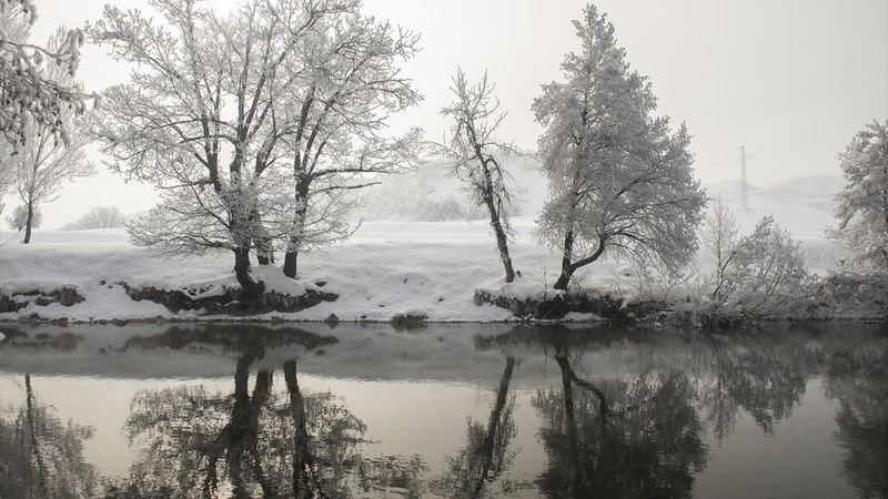 Tunceli'nin Ovacık ilçesinde kırağı güzelliği