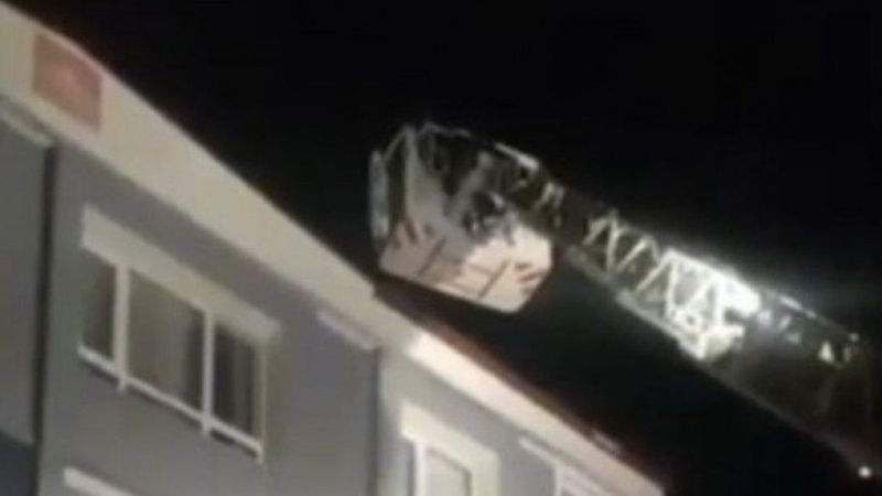 Ankara'da polisten kaçan hırsız, havalandırma boşluğuna sıkıştı