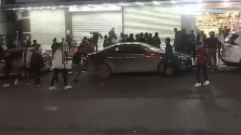 Esenyurt'ta öfkeli grup iş yerinin camlarını taşladı: 7 gözaltı