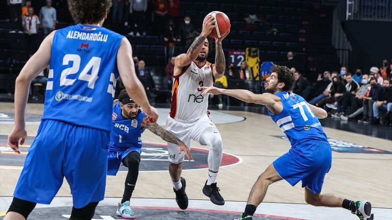 Galatasaray potada ikinci yarıya galibiyetle başladı