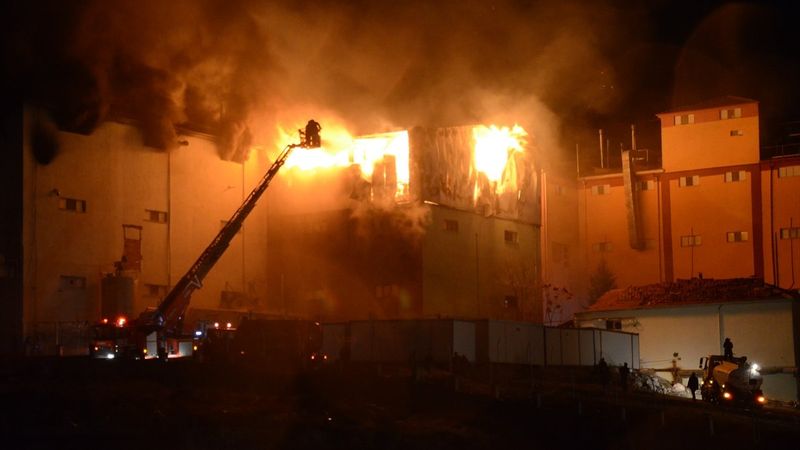Karaman'da bisküvi fabrikasında yangın