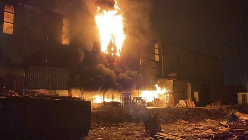 Kocaeli’de geri dönüşüm fabrikasında yangın