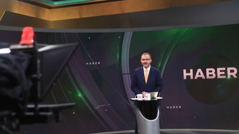 Mehmet Kasapoğlu Gazeteciler Günü'nde haber sundu