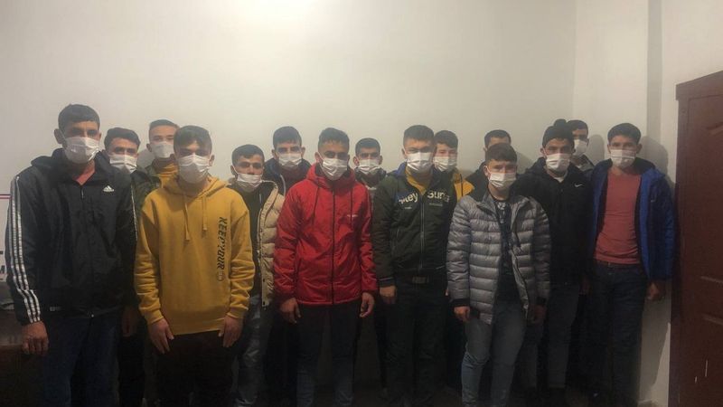 Van’da sahte pasaportlu 25 Afgan yakalandı