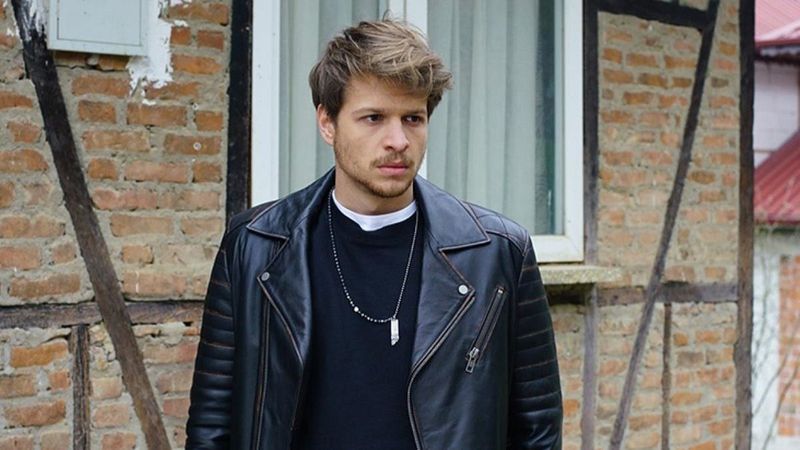 Güzelliğiyle büyüledi! Aşk Mantık İntikam'ın Çınar'ı Burak Yörük'ün sevgilisine bakın