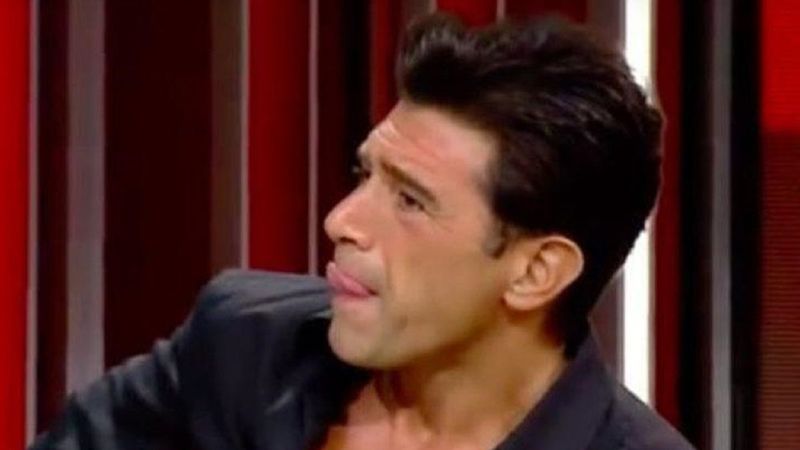 Dalga konusu olmuştu! Hakan Ural'dan 'dudak yalama' tikiyle ilgili dikkat çeken paylaşım