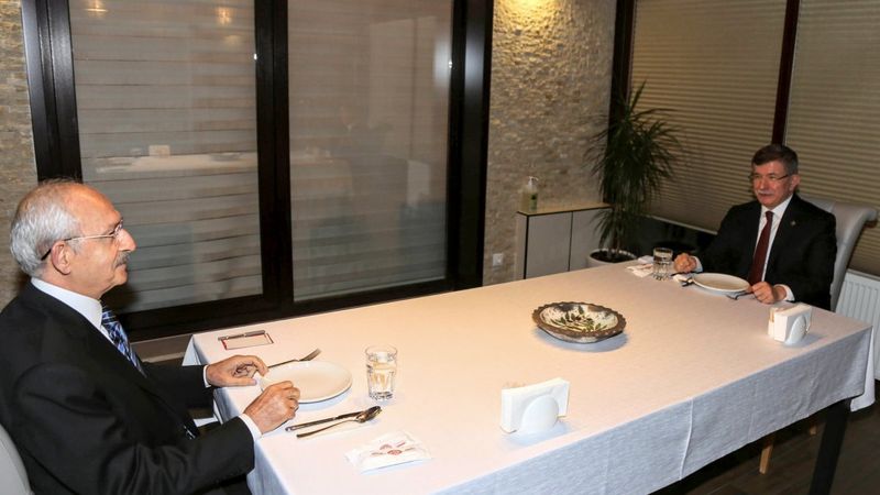 Kemal Kılıçdaroğlu ile Ahmet Davutoğlu akşam yemeğinde bir araya geldi