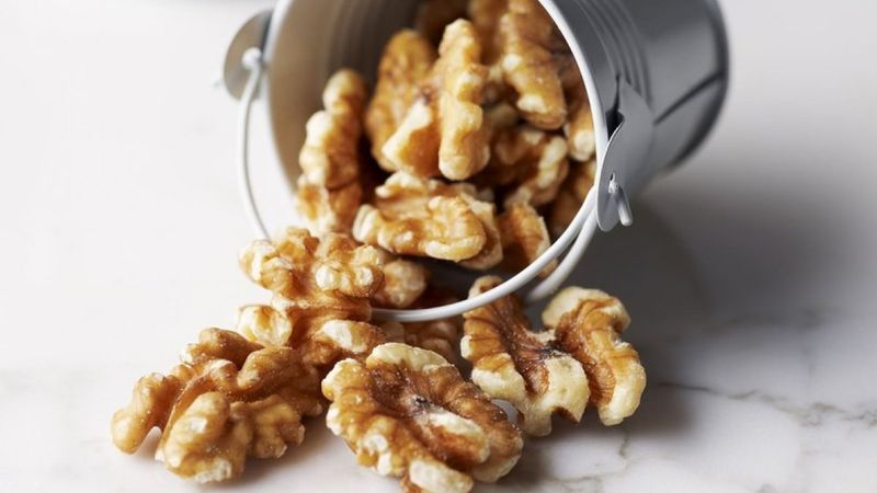 Cevizi bir gece suda bekletip suyunu içerseniz...