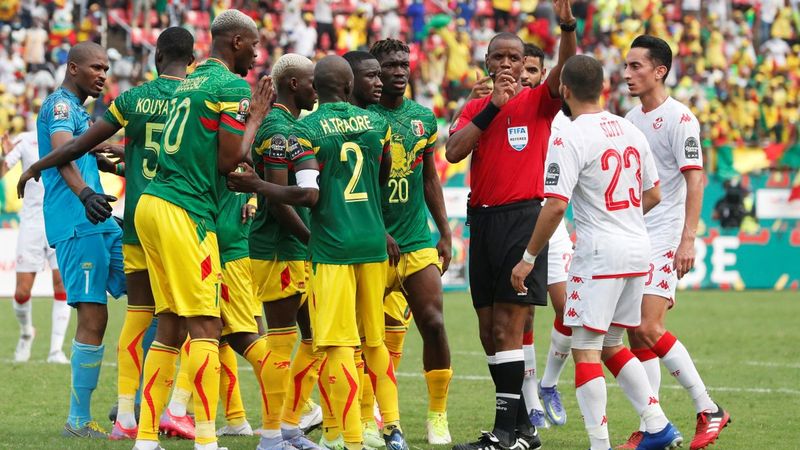 Afrika Uluslar Kupası'nda hakem skandalı