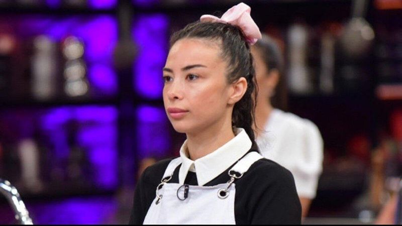 Burak Özçivit'e benzerliği olay olmuştu! MasterChef Burcu Önal eşiyle aşk dolu pozunu paylaştı
