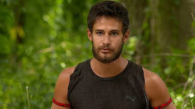 Survivor Batuhan Karacakaya Netflix'teki sevişme sahnelerini eleştirdi! Tepkiler çığ gibi...