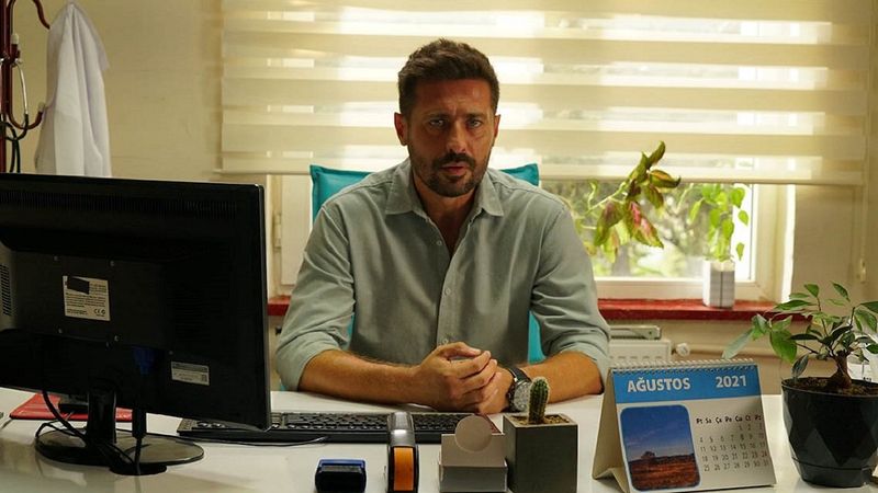 Gönül Dağı'nın Kenan'ı Serkan Kuru'nun eşi Arka Sokaklar'dan çıktı! Mavi gözleriyle büyülüyor