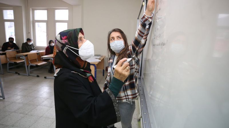 Ordulu Güneş nine, hayalini kurduğu lise diplomasına 84 yaşında kavuştu