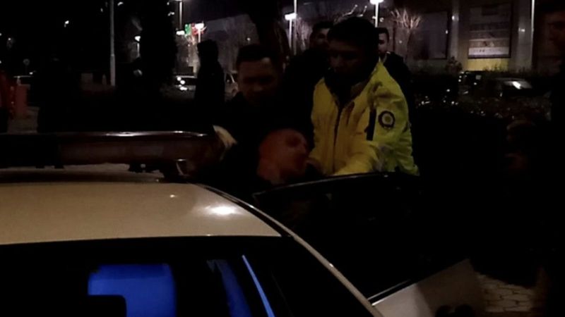 Bursa'da yayaya çarpıp polise direnen alkollü sürücü: Kralı gelsin araca binmiyorum