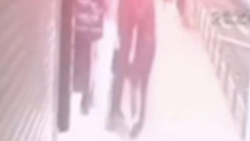 Zeytinburnu’nda kıyafeti mankenle birlikte çaldı