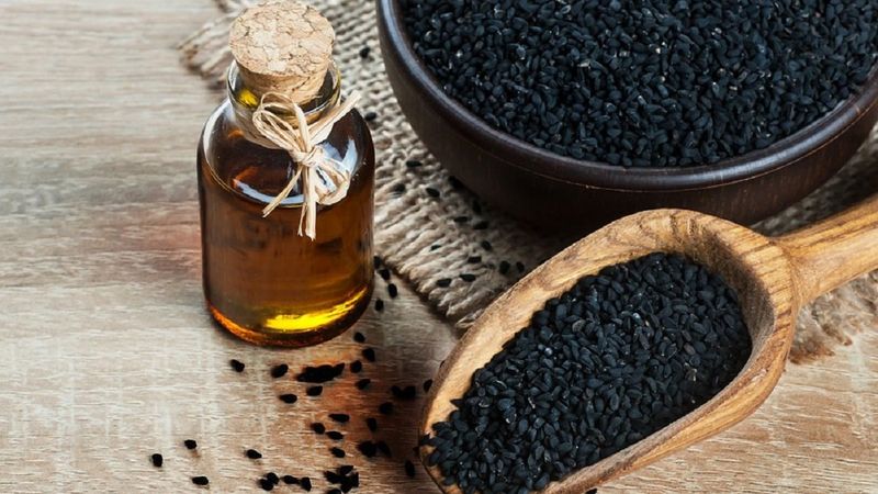 Aç karnına çörek otu yağı içmenin mucizevi faydaları