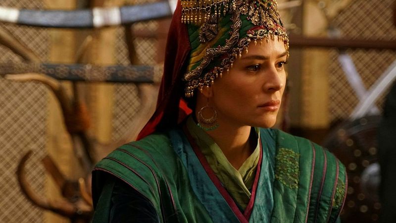 Diziler arası aşk! Kuruluş Osman'ın Malhun Hatun'u Yasak Elma'nın o ismine abayı yaktı
