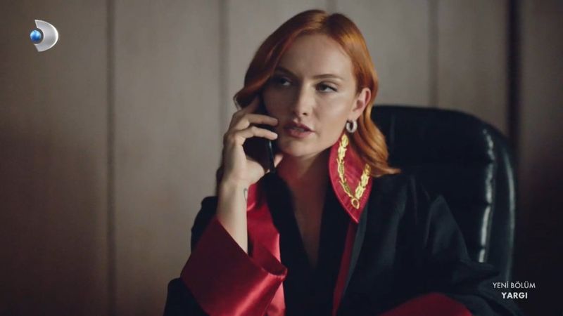 Yargı'nın Hakime Neva'sı Başak Gümülcinelioğlu Instagram'da çok farklı! Pozlarıyla nefes kesiyor