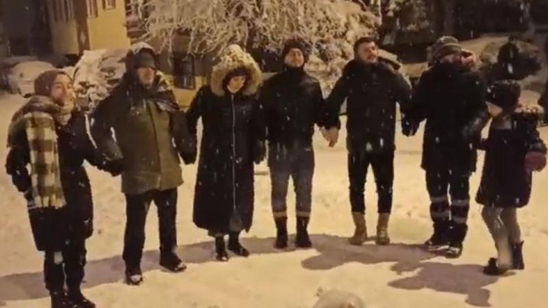 Ümraniye'de kar üstünde horon keyfi