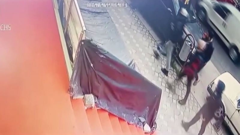 Tuzla'da kavgayı ayırmak isteyen ağabey ile kardeş bıçaklandı