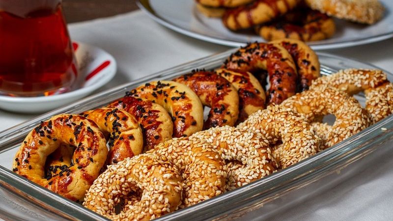 Paylaştıkça artan lezzet: Ağızda dağılan kandil simidi tarifi