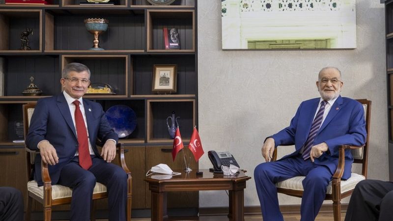 Davutoğlu'ndan Karamollaoğlu'na ziyaret