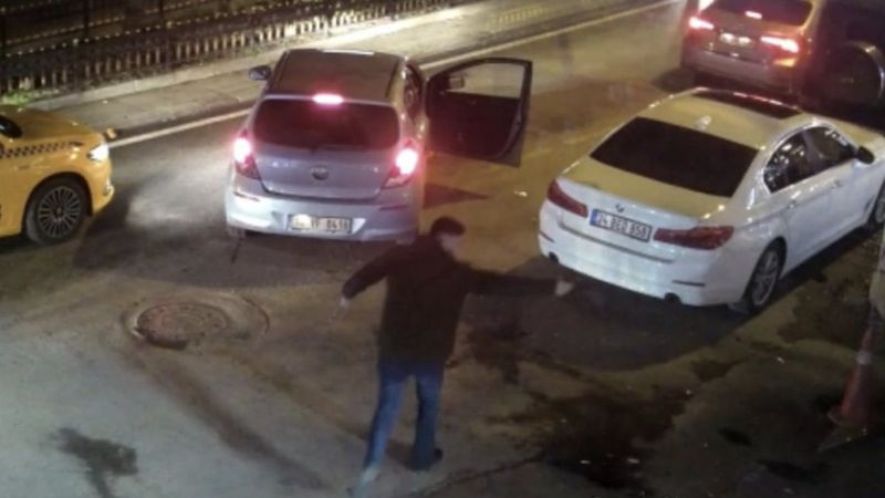 Bebek'te ünlü kafeye silahlı saldırı anı