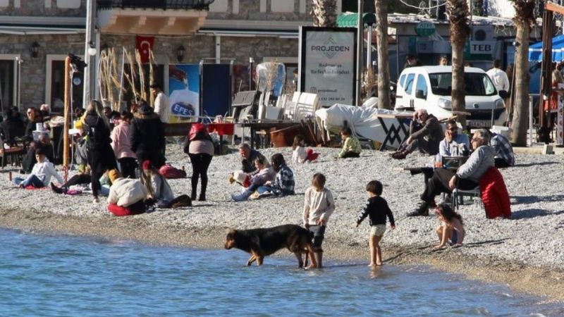 Bodrum'da güneşi gören sahile koştu