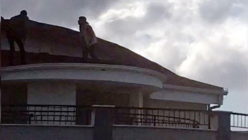 Aydın’da uyuşturucu operasyonu: Çatıdan kaçmaya çalıştılar