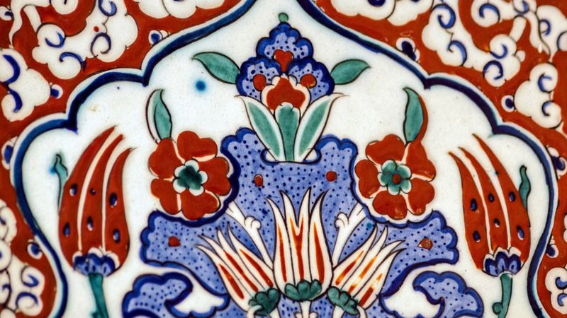 Tüm Yönleriyle GELENEKSEL TÜRK ÇİNİ SANATI