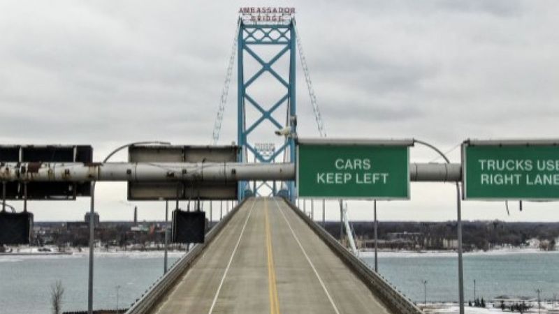 Kanada-ABD sınırındaki Ambassador Köprüsü’ndeki protestocular dağıtıldı