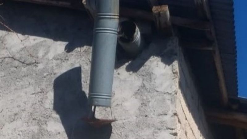 Elazığ'da soba borusunu takmak isterken yaşamını yitirdi