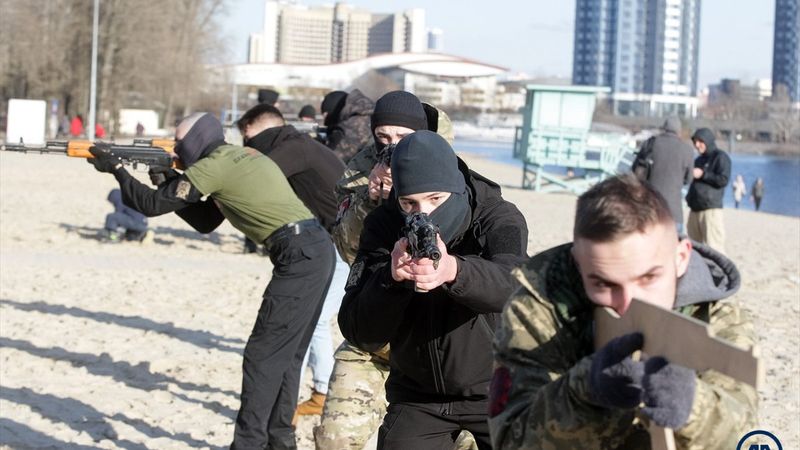 Ukrayna'da sivillere askeri eğitim