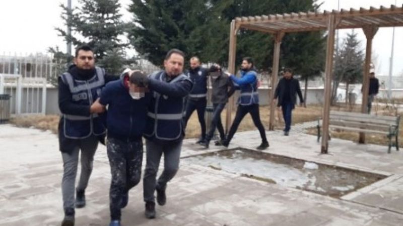 Afyonkarahisar'da boğazı kesilen kadın cinayetinde 2 tutuklama