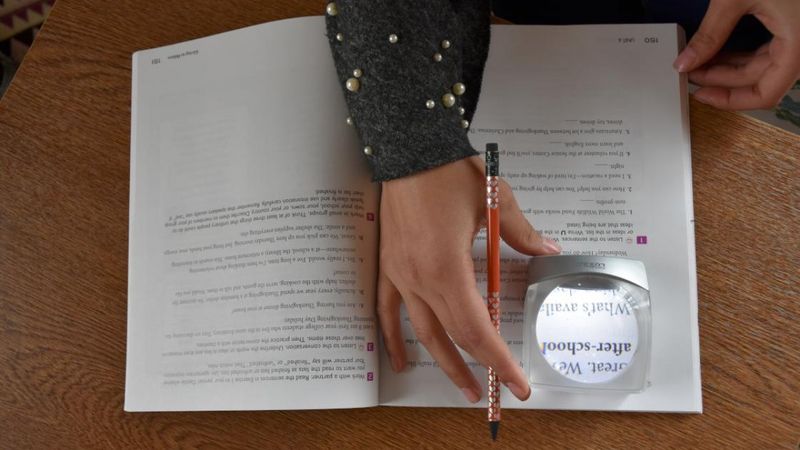 Hakkarili Nazlıcan, mercekle ders çalışarak azmiyle üniversiteli oldu