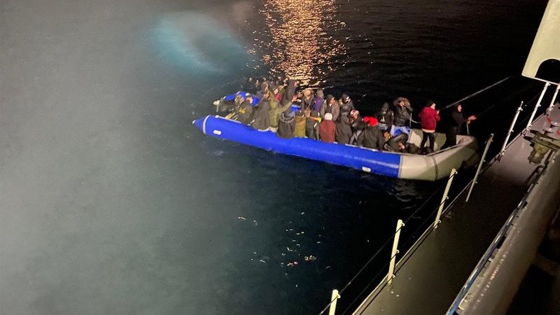 Ayvalık açıklarında 31 kaçak göçmen kurtarıldı