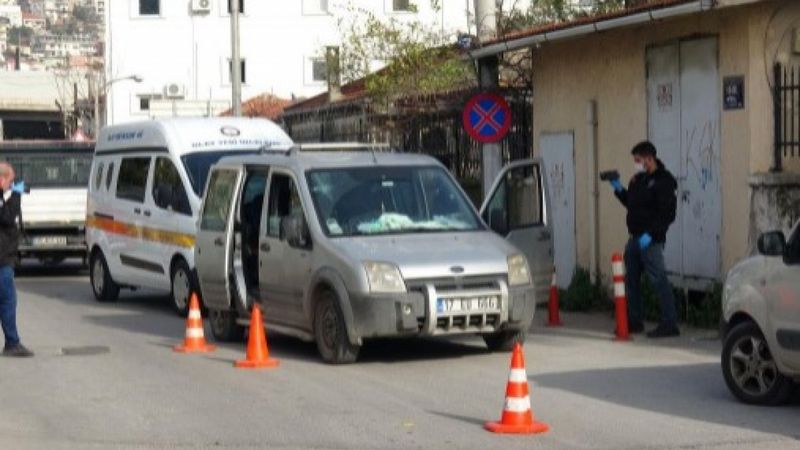 İzmir'de otomobilde silahlı saldırıdaki cinayetin şüphelisi tutuklandı