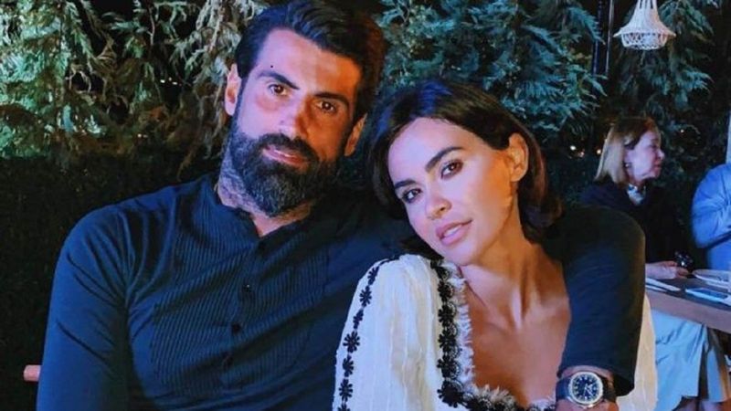 Seksenler'in Amelie'si Zeynep Demirel sütyensiz pozuyla ortalığı yıktı geçti! 'Volkan abi çok şanslısın'