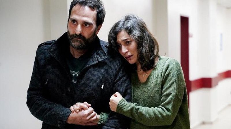 Oğlum'un Melike'si Nihal Yalçın'ın kendisinden 13 yaş küçük sevgilisine bakın! Sarmaş dolaş pozları olay...