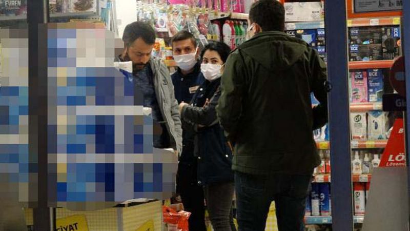 Antalya’da marketin kasasını boşaltan hırsız kümeste yakalandı